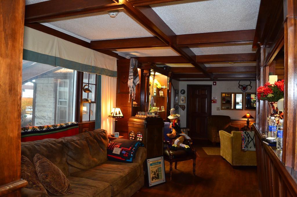 Hotel Matterhorn Tower Eureka Springs Esterno foto